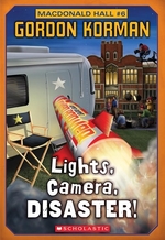 Book cover of MACDONALD HALL 06 LIGHTS CAMERA DISASTER