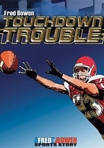 Book cover of TOUCHDOWN TROUBLE
